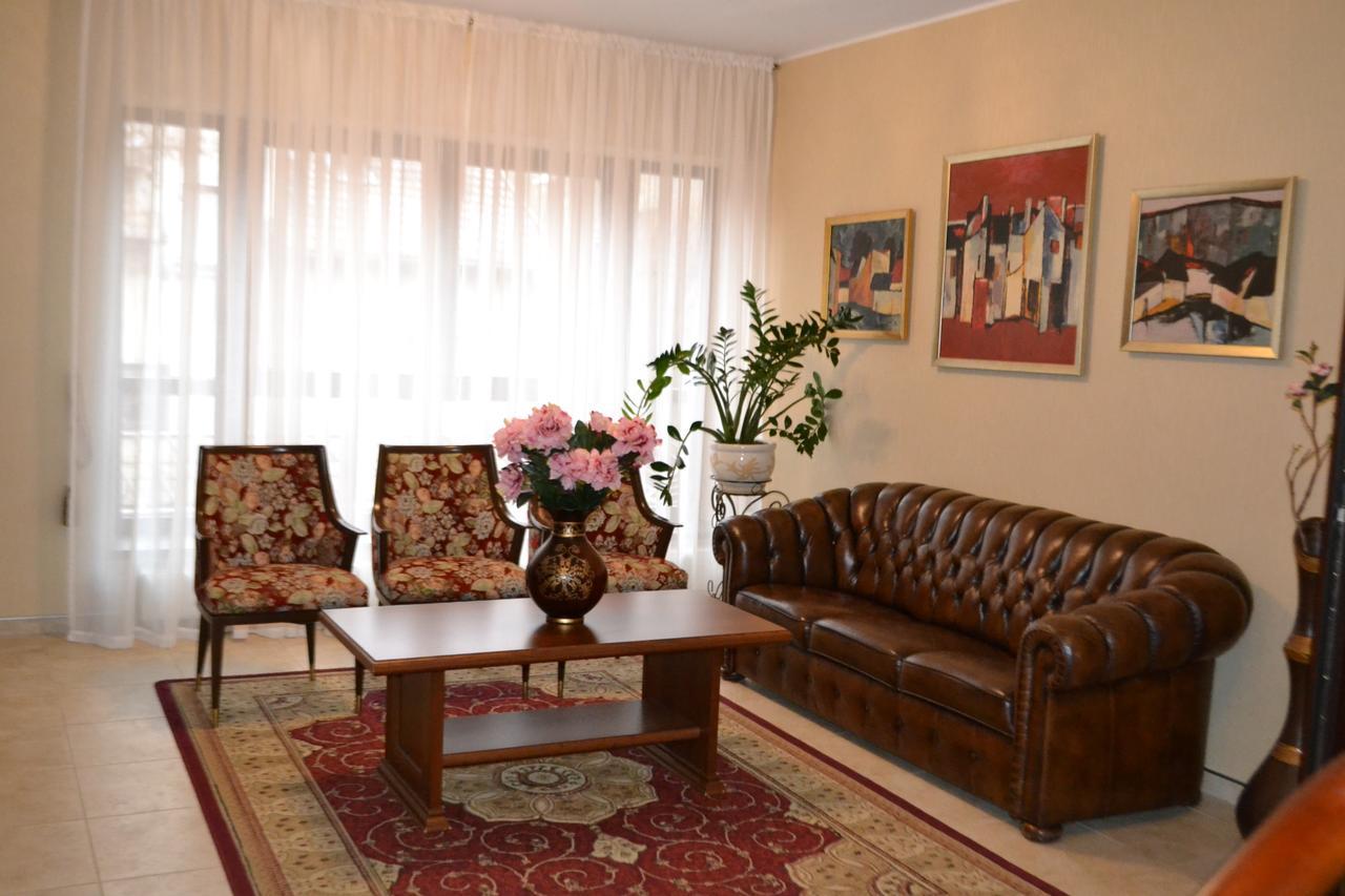 Gilija Hotel Silute Exterior photo