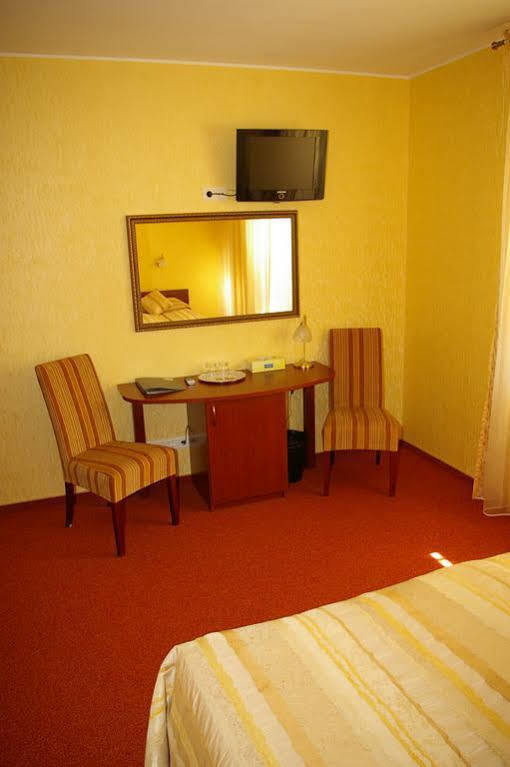 Gilija Hotel Silute Exterior photo