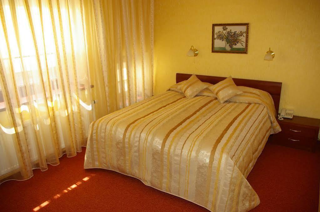 Gilija Hotel Silute Exterior photo